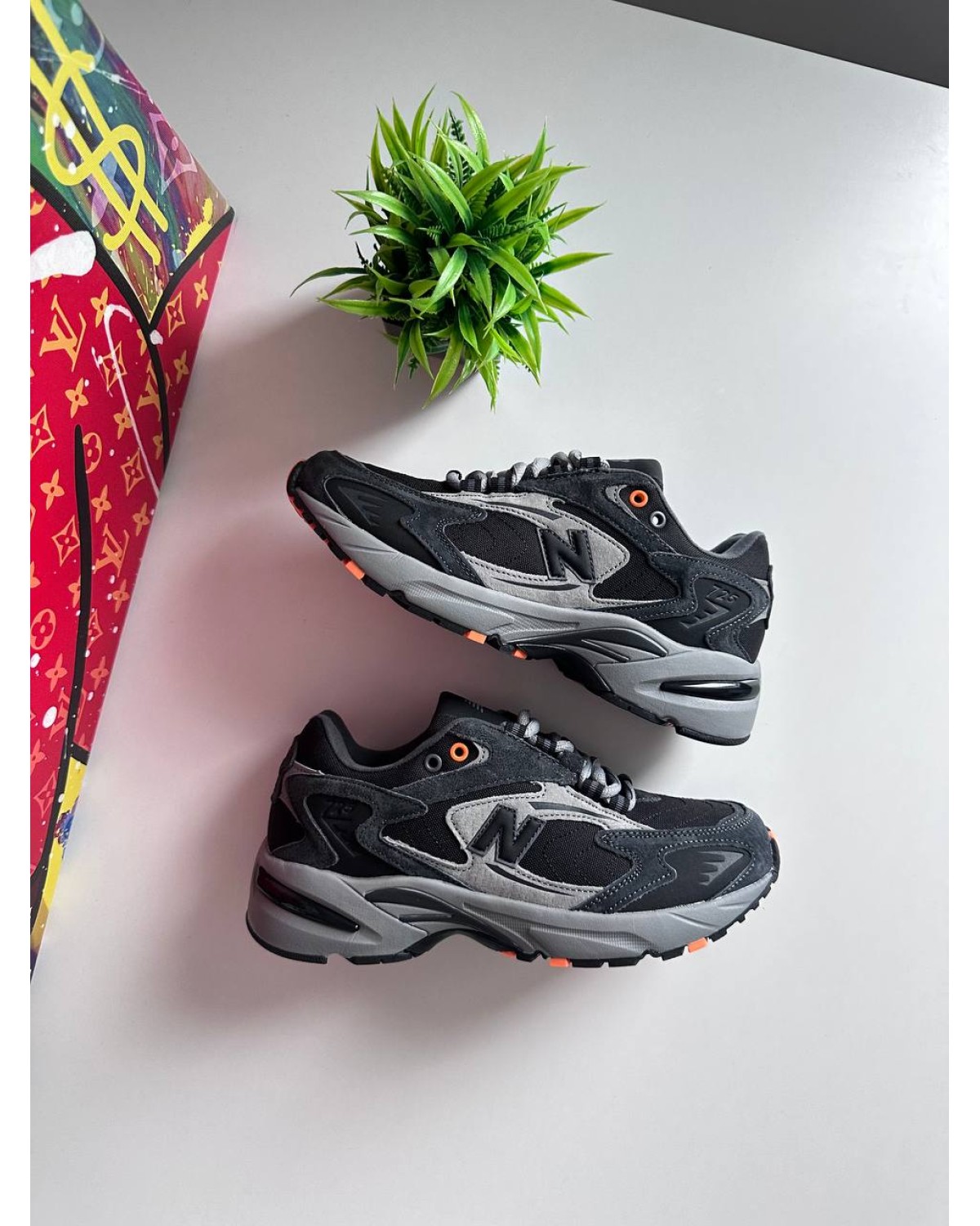 New Balance 725 Dark Grey Orange