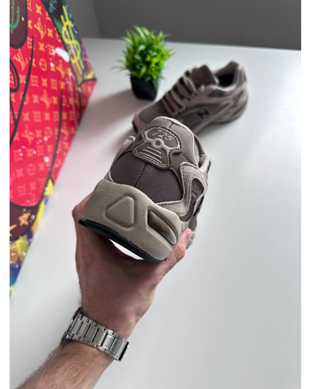 New Balance 725 Beige Brown