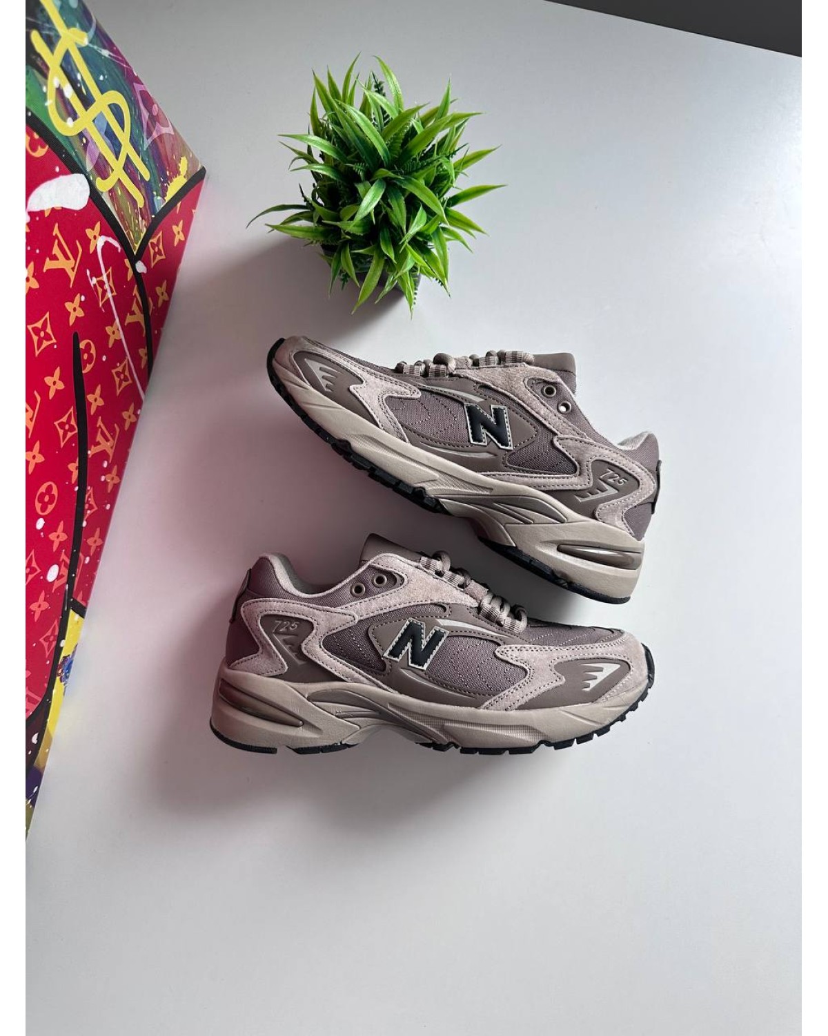 New Balance 725 Beige Brown