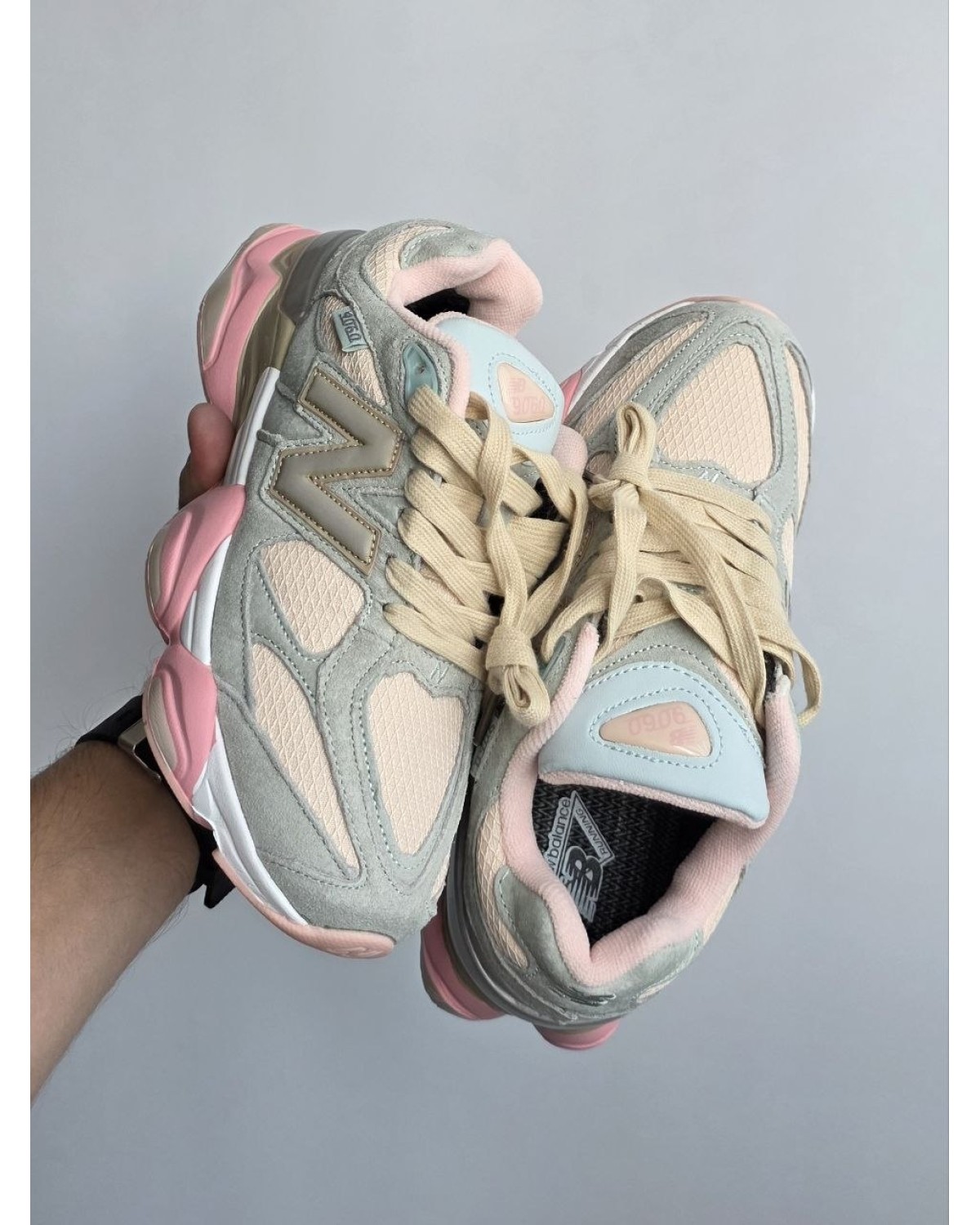 New Balance 9060 Gore-Tex Grey Pink
