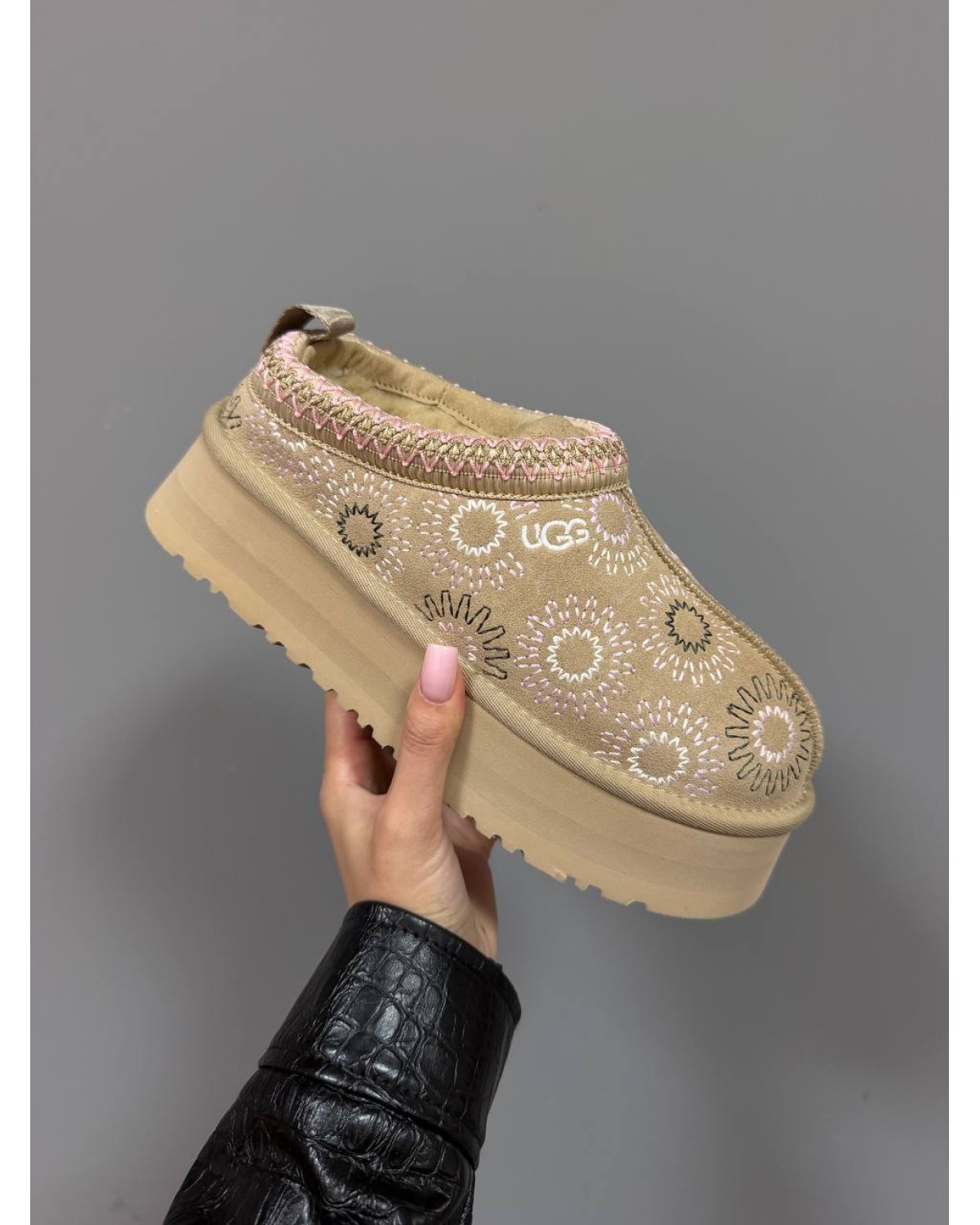 UGG Tazz Sun Stitch