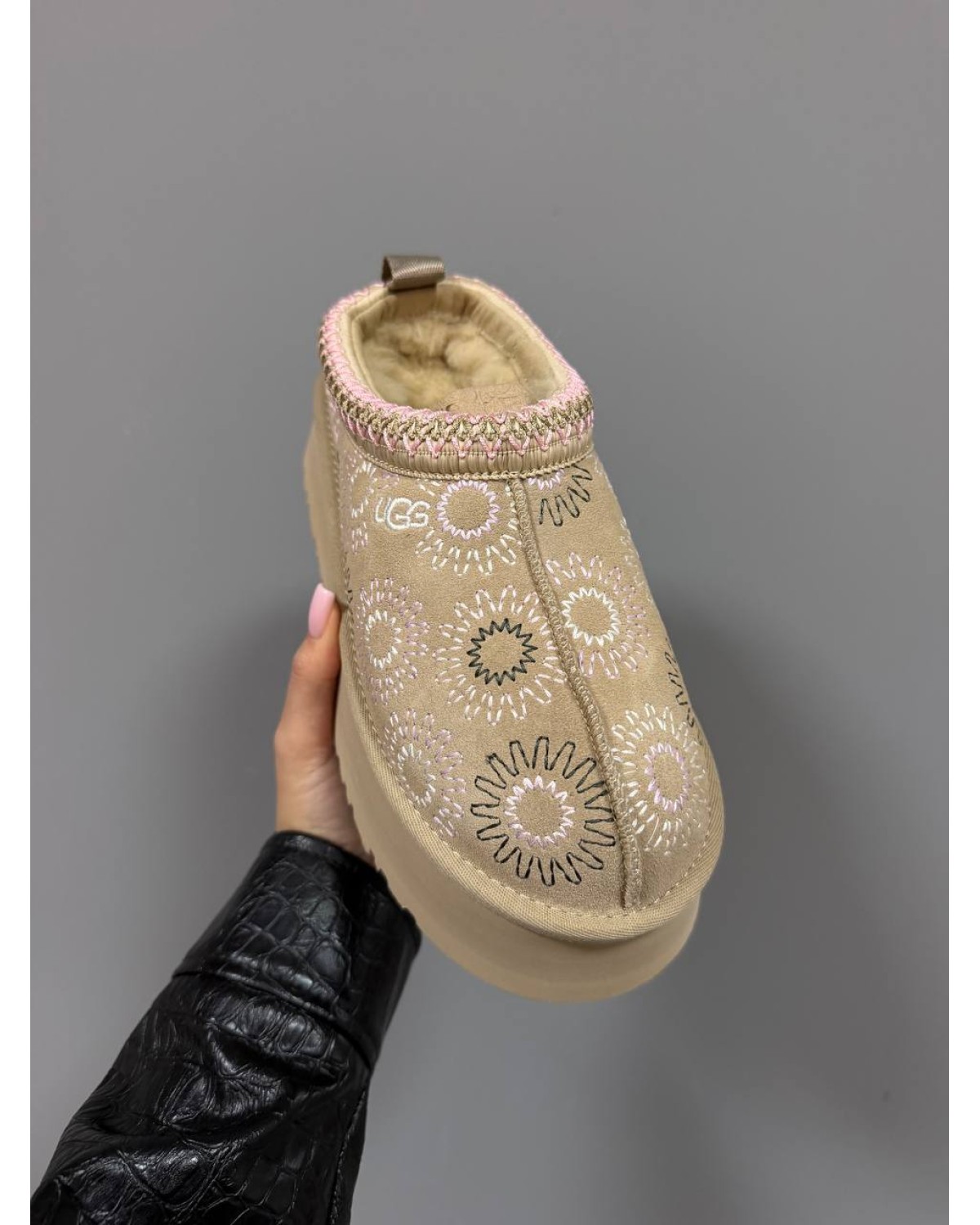 UGG Tazz Sun Stitch