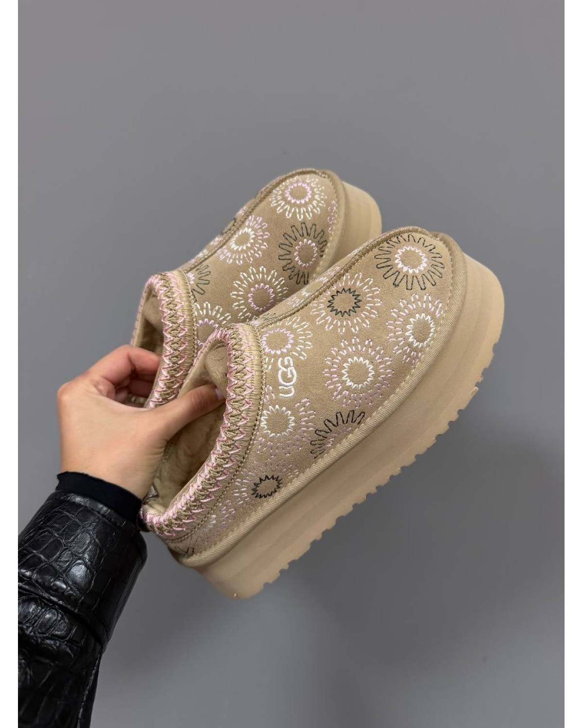 UGG Tazz Sun Stitch