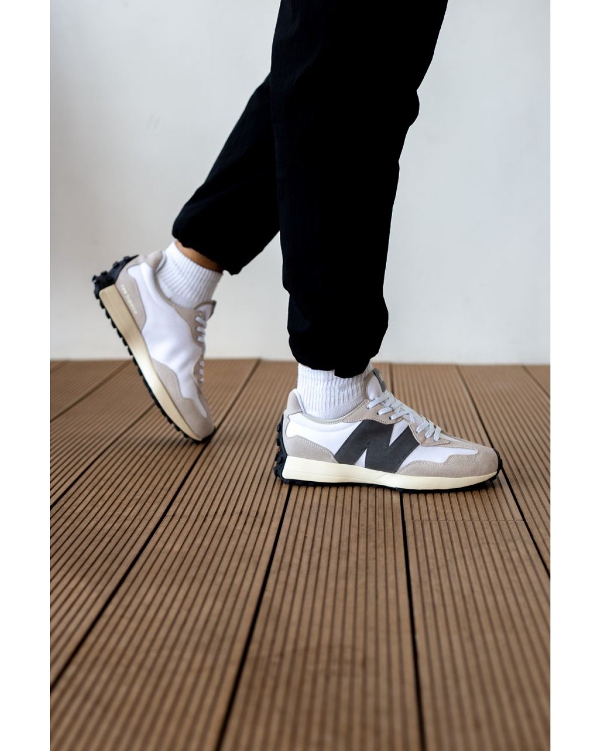 New Balance 327 White/Black/Grey