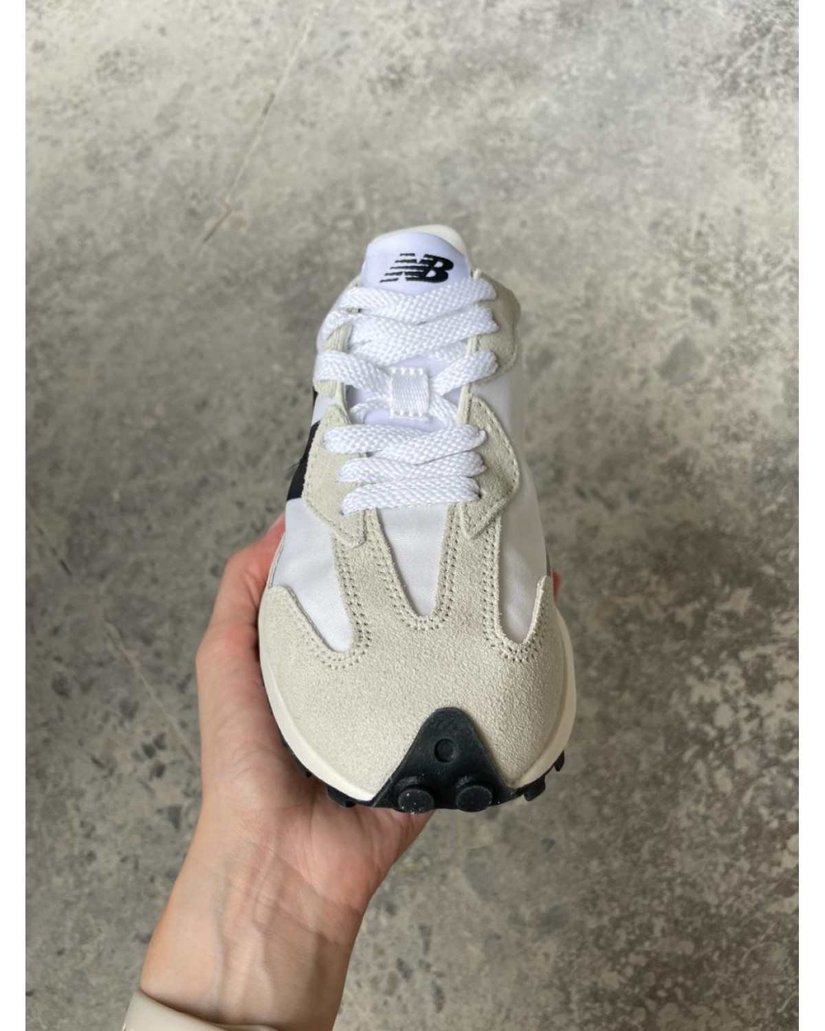 New Balance 327