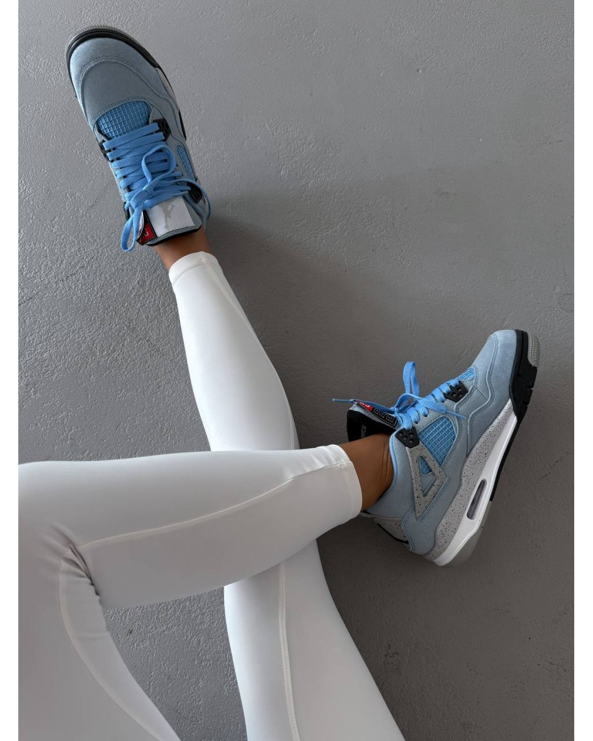 Air Jordan 4 University Blue