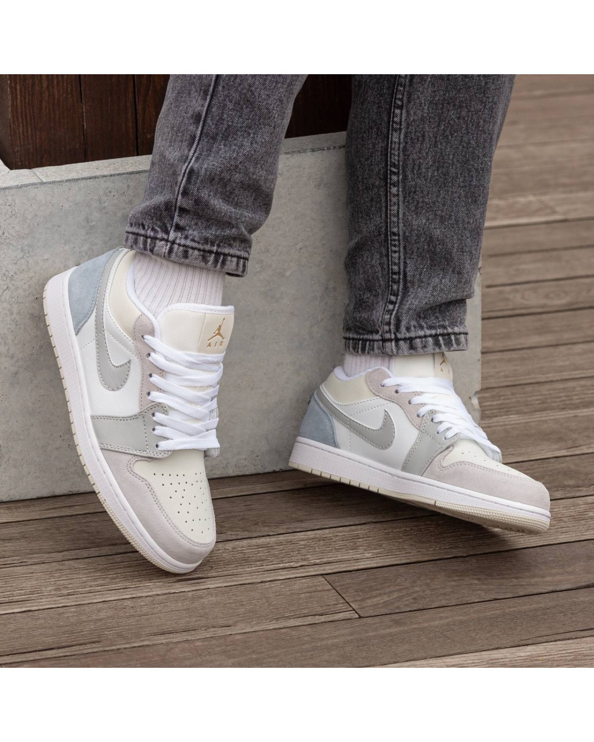 Nike Air Jordan Retro 1 Low Paris