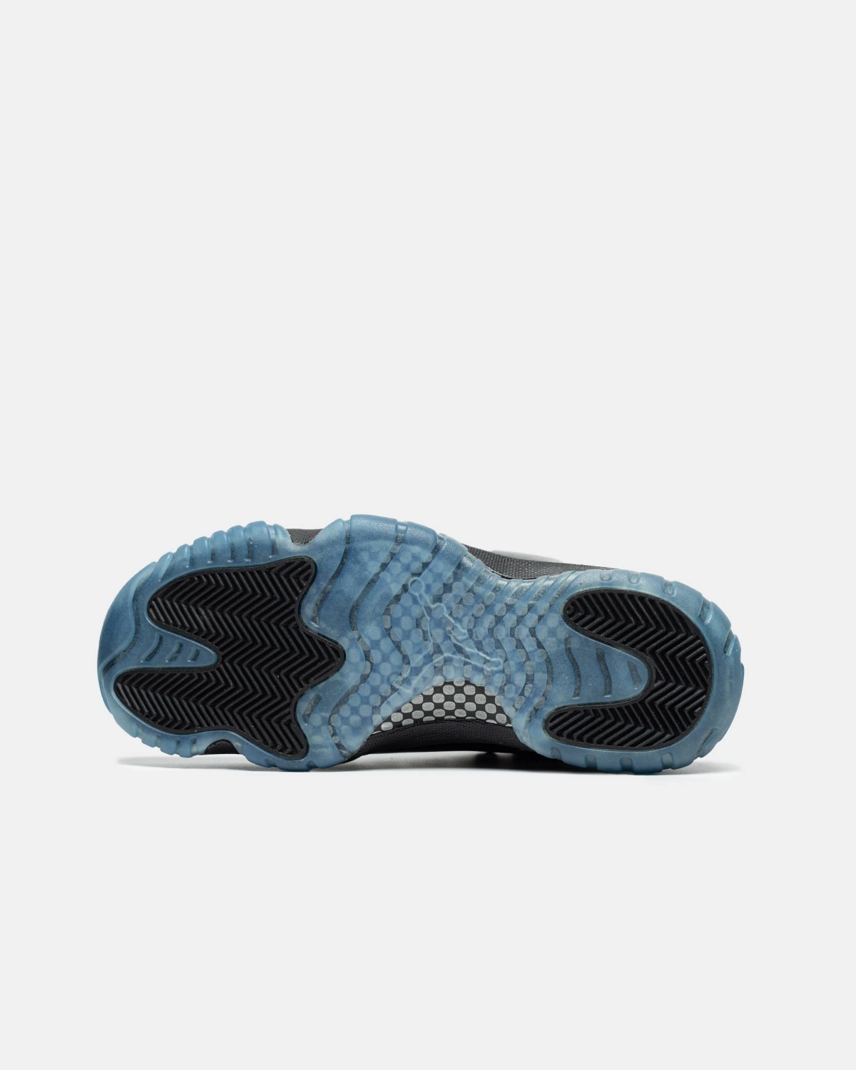 Air Jordan 11 Retro Cap and Gown