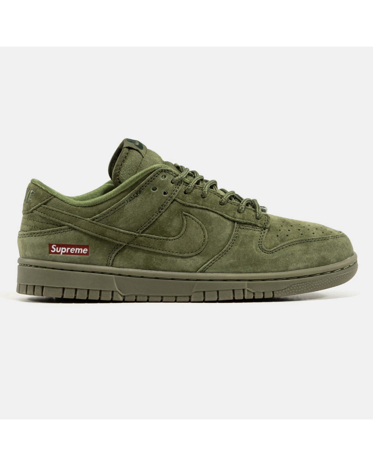 Nike SB Dunk Low x Supreme