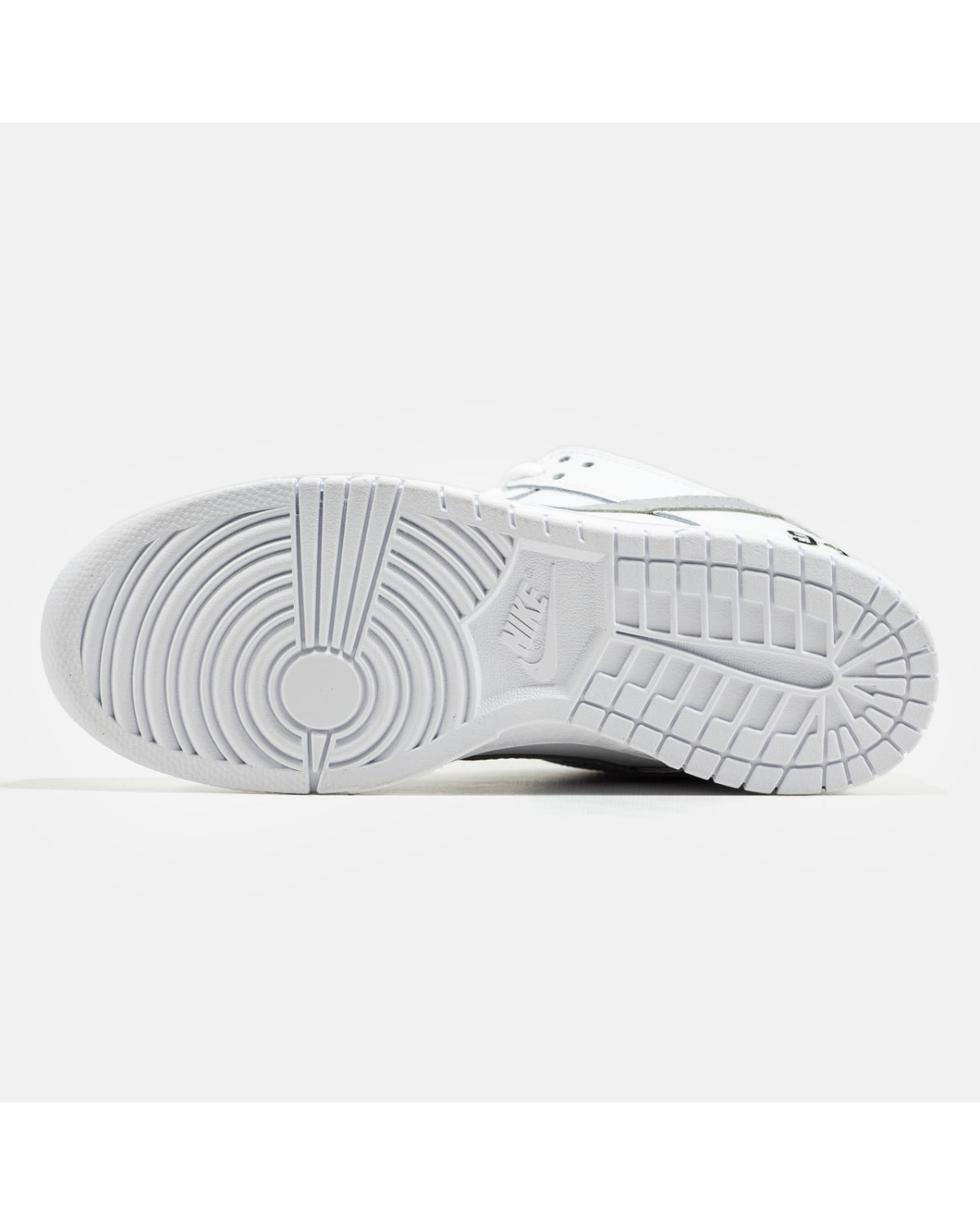 Nike SB Dunk Low x Supreme Nike SB Dunk Low x Supreme