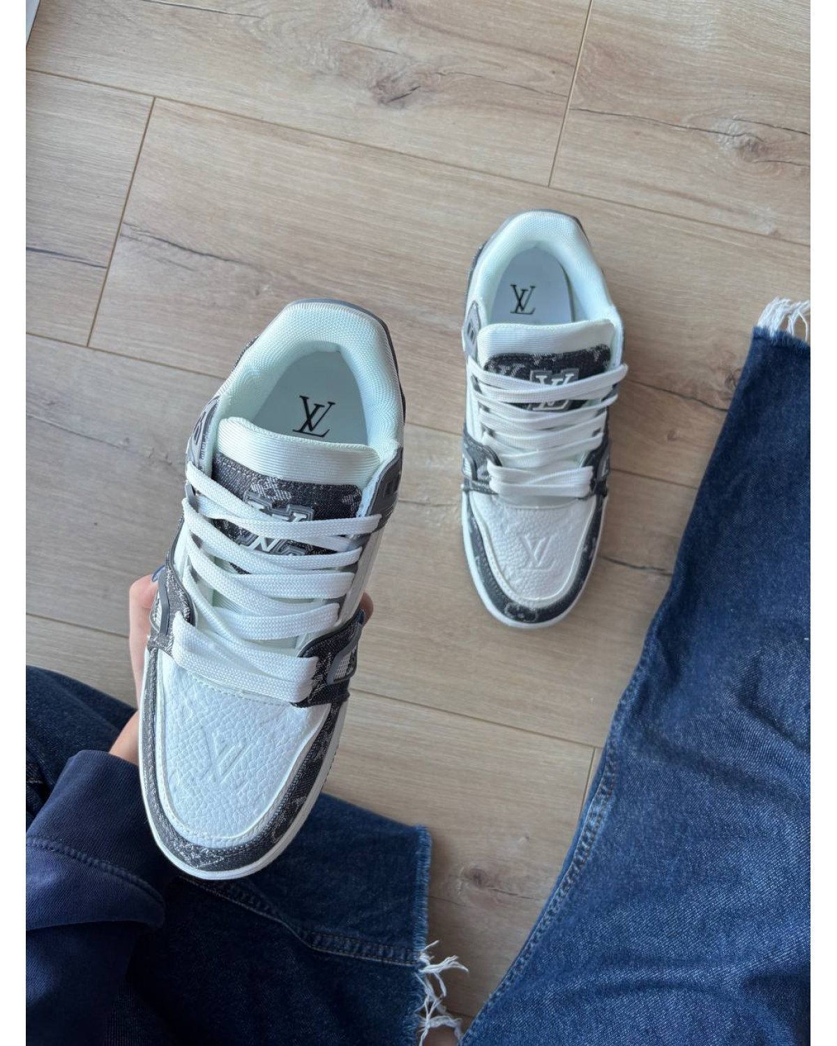 Louis Vuitton Trainer Grey White