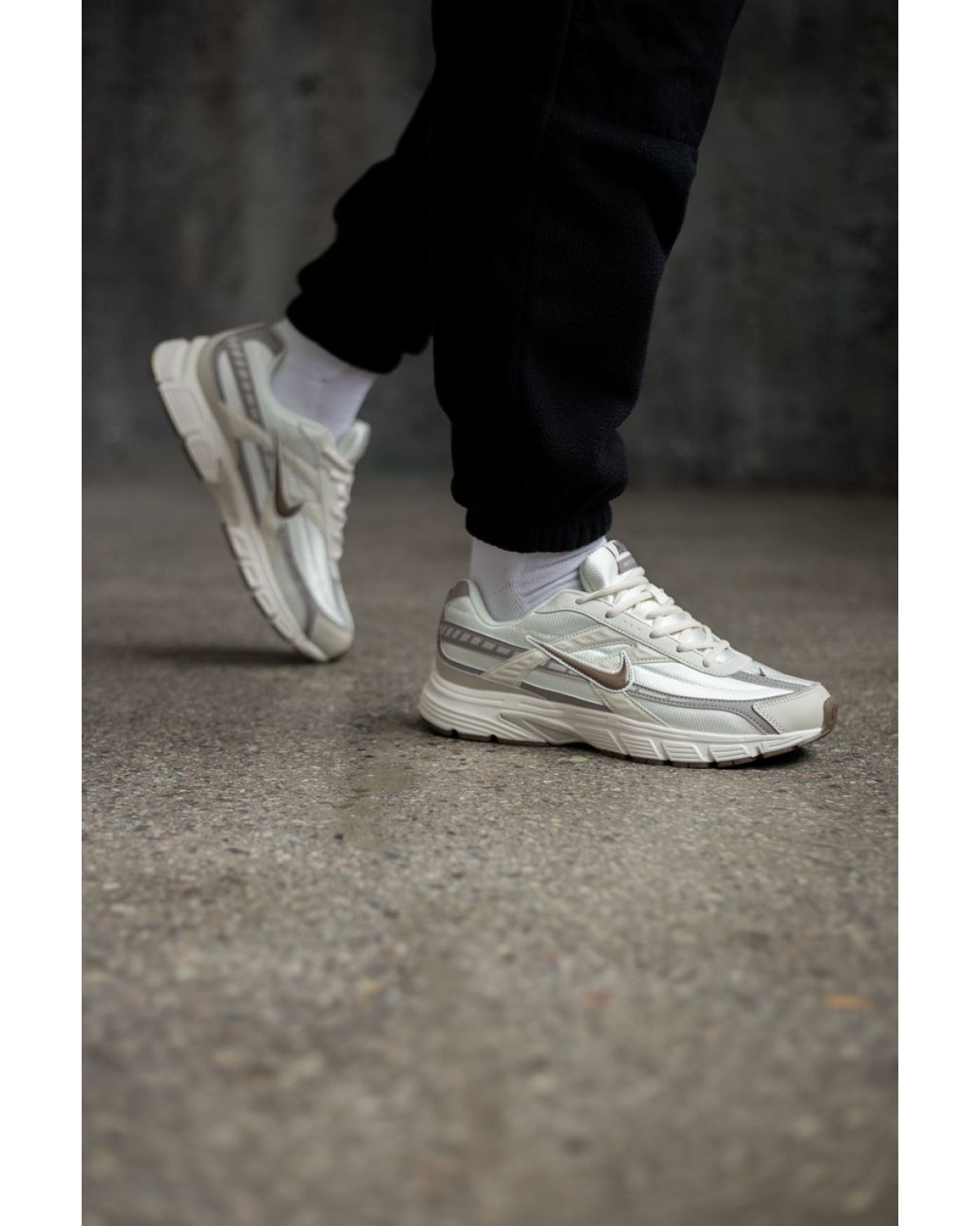 Nike Initiator White/Grey/Beige