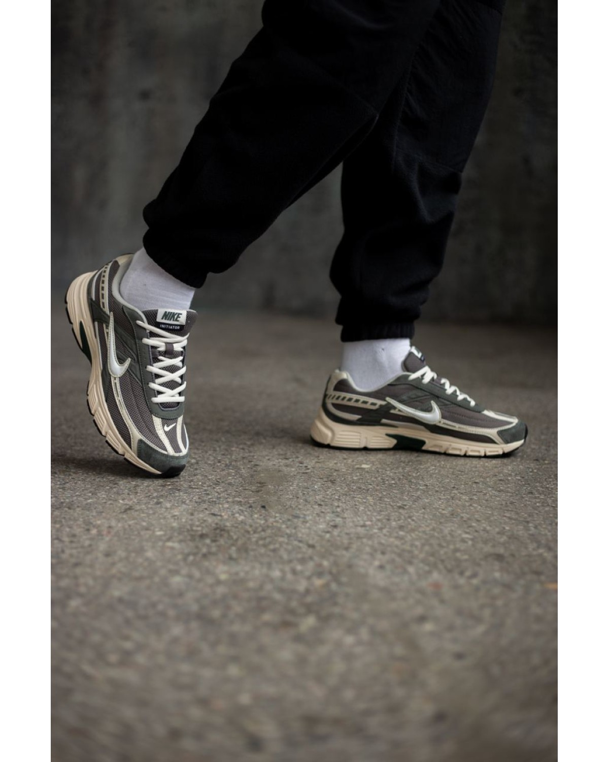 Nike Initiator Beige/Dark Grey Nike Initiator Beige/Dark Grey