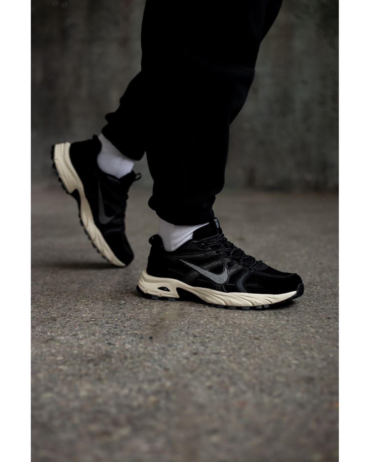 Nike V2K Run Black/White