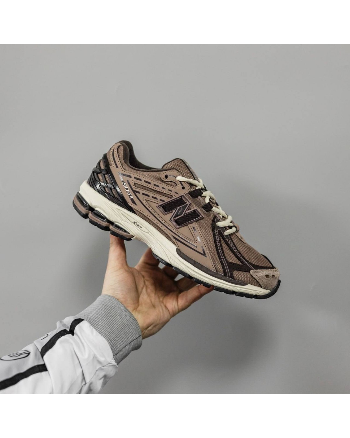 New Balance1906R Bronze