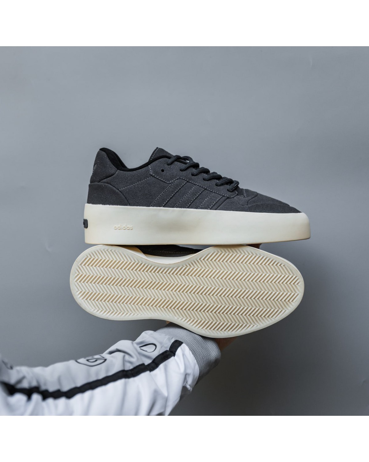 Adidas Forum Low 86 x Essential Fear of God
