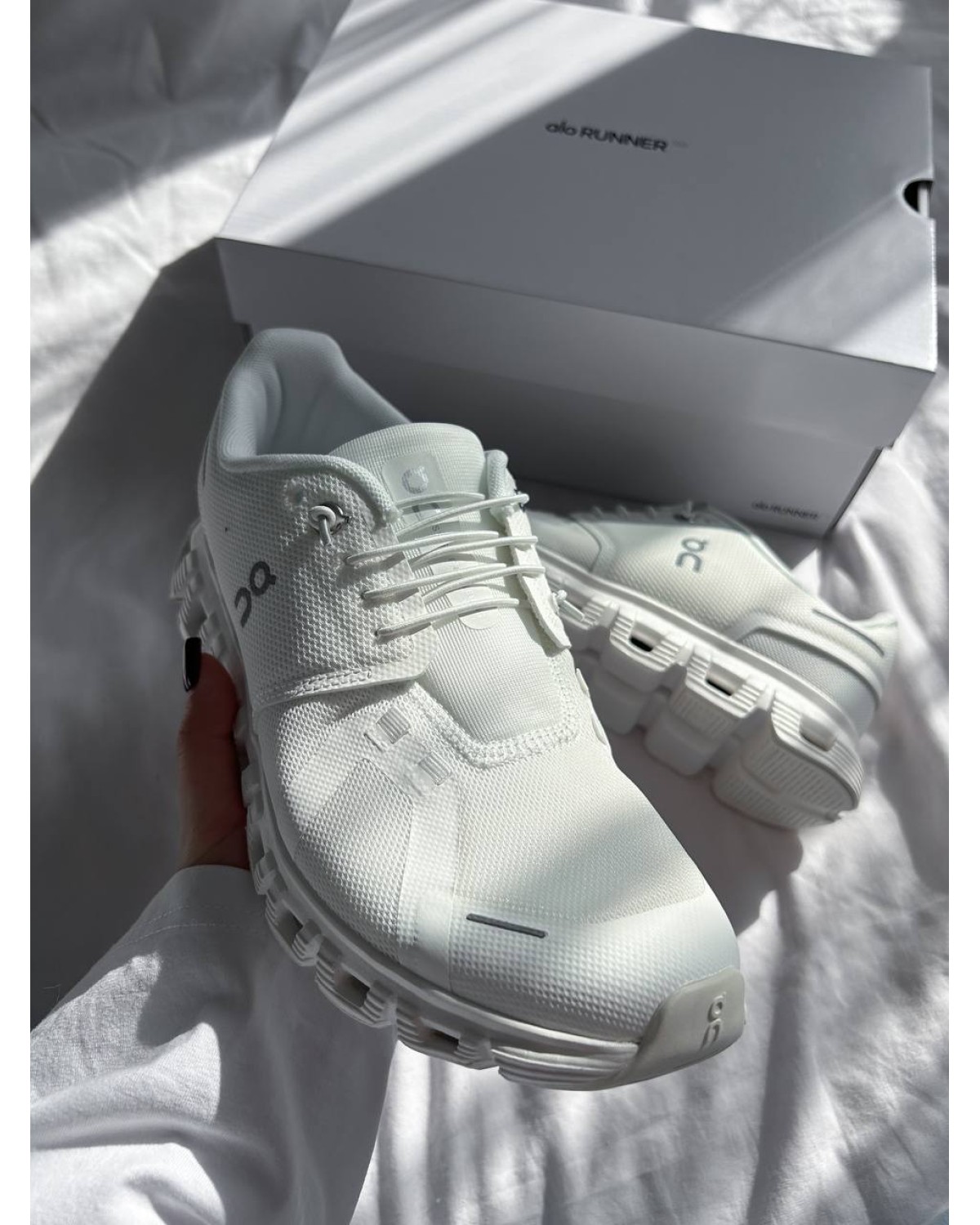 On Running Cloud 6 All White