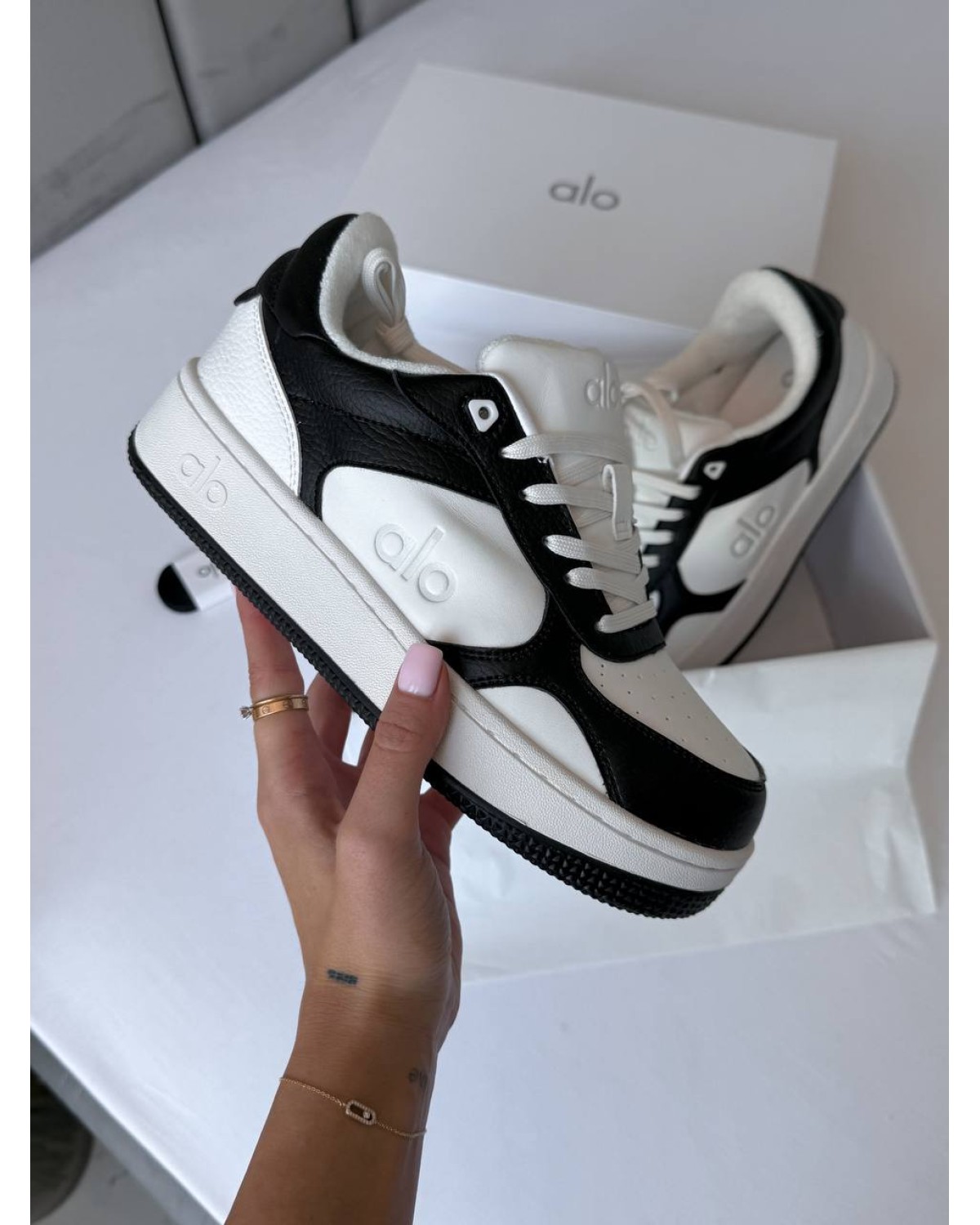 Alo Yoga Recovery Mode Sneaker Black/White