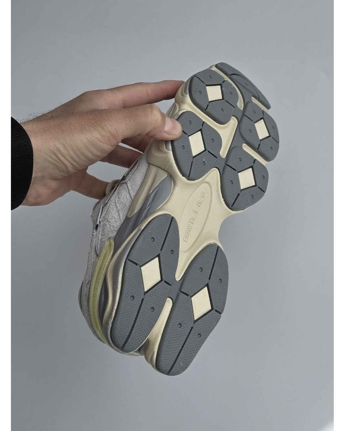 New Balance 9060 Grey/Cream
