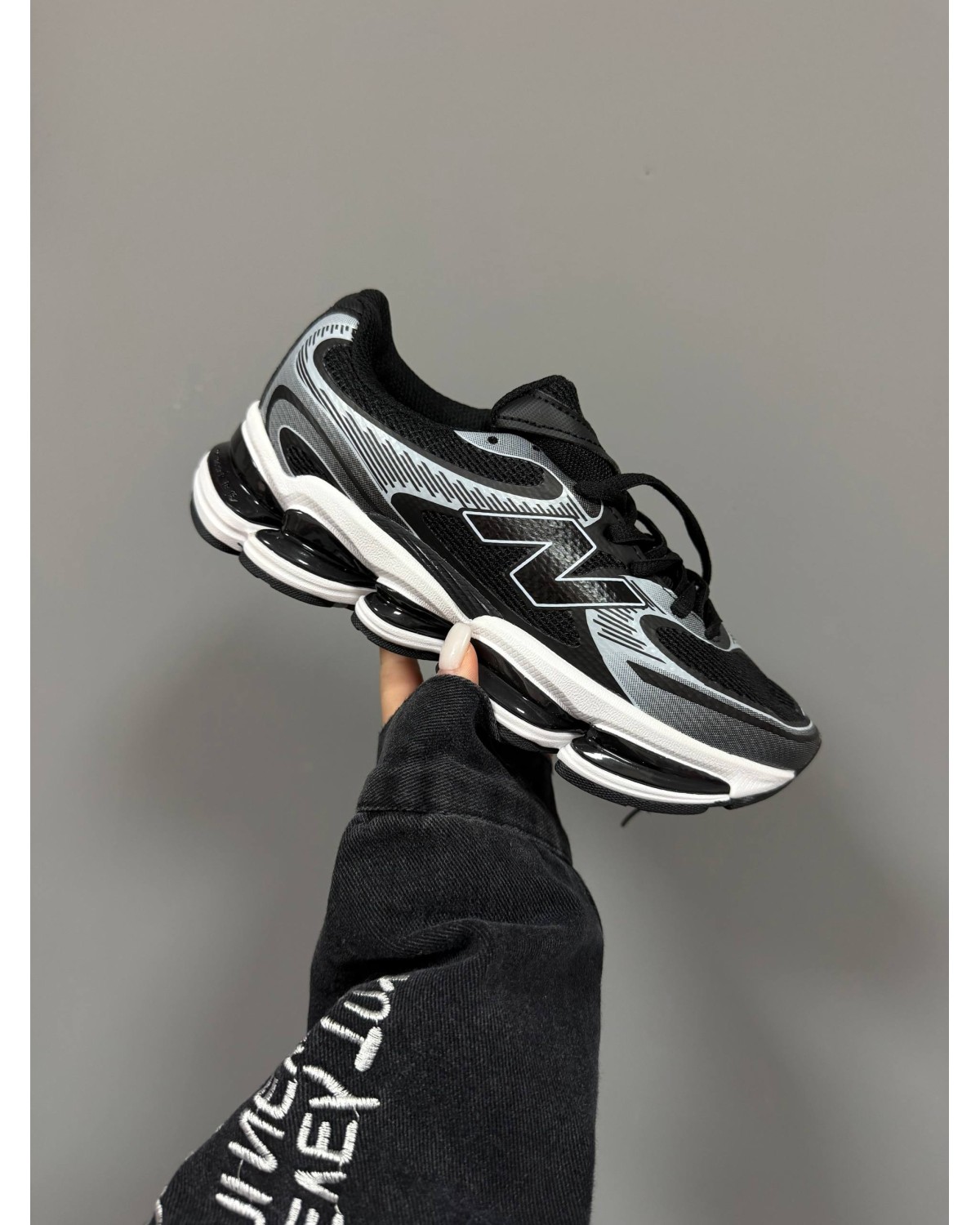 New Balance 2000 Black/White/Metallic