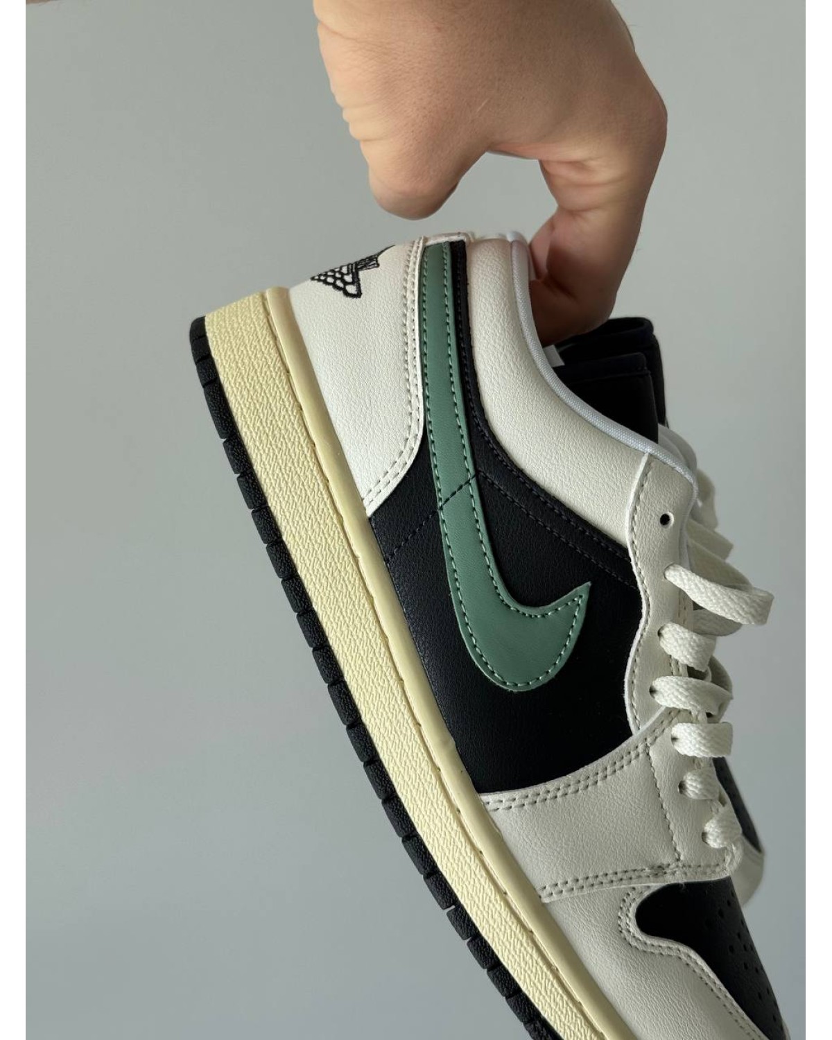 Jordan 1 Low Retro ‘Jade Smoke’