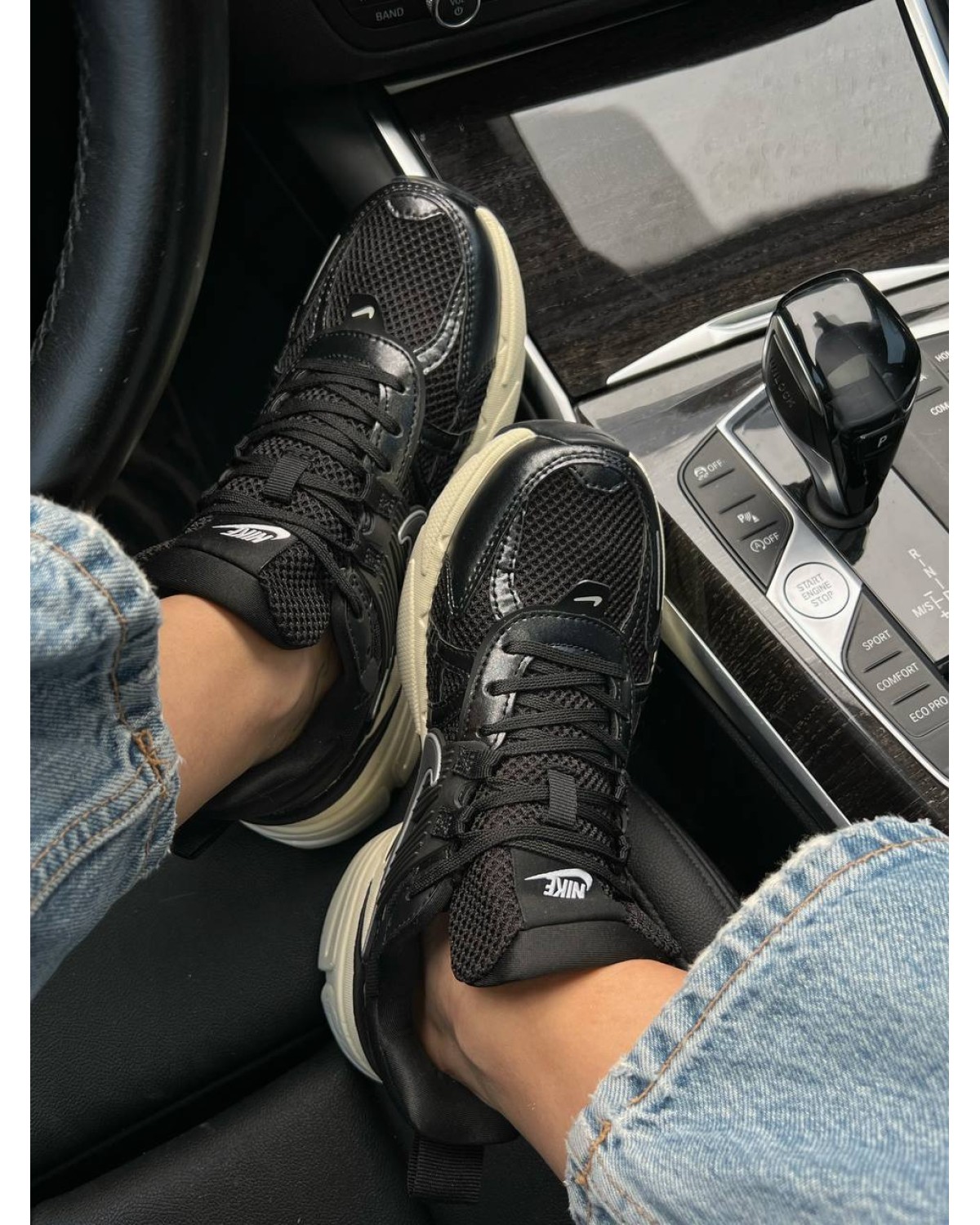 Nike V2K Run