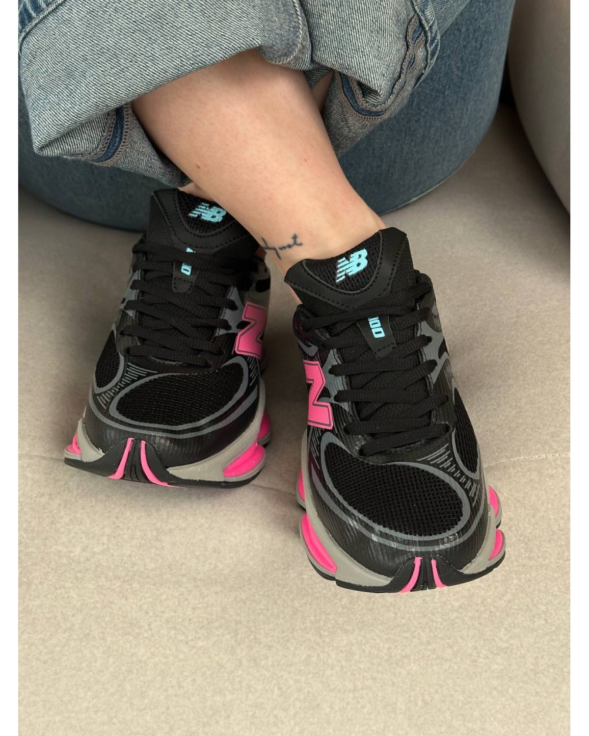 New Balance 2000 Black Grey Pink