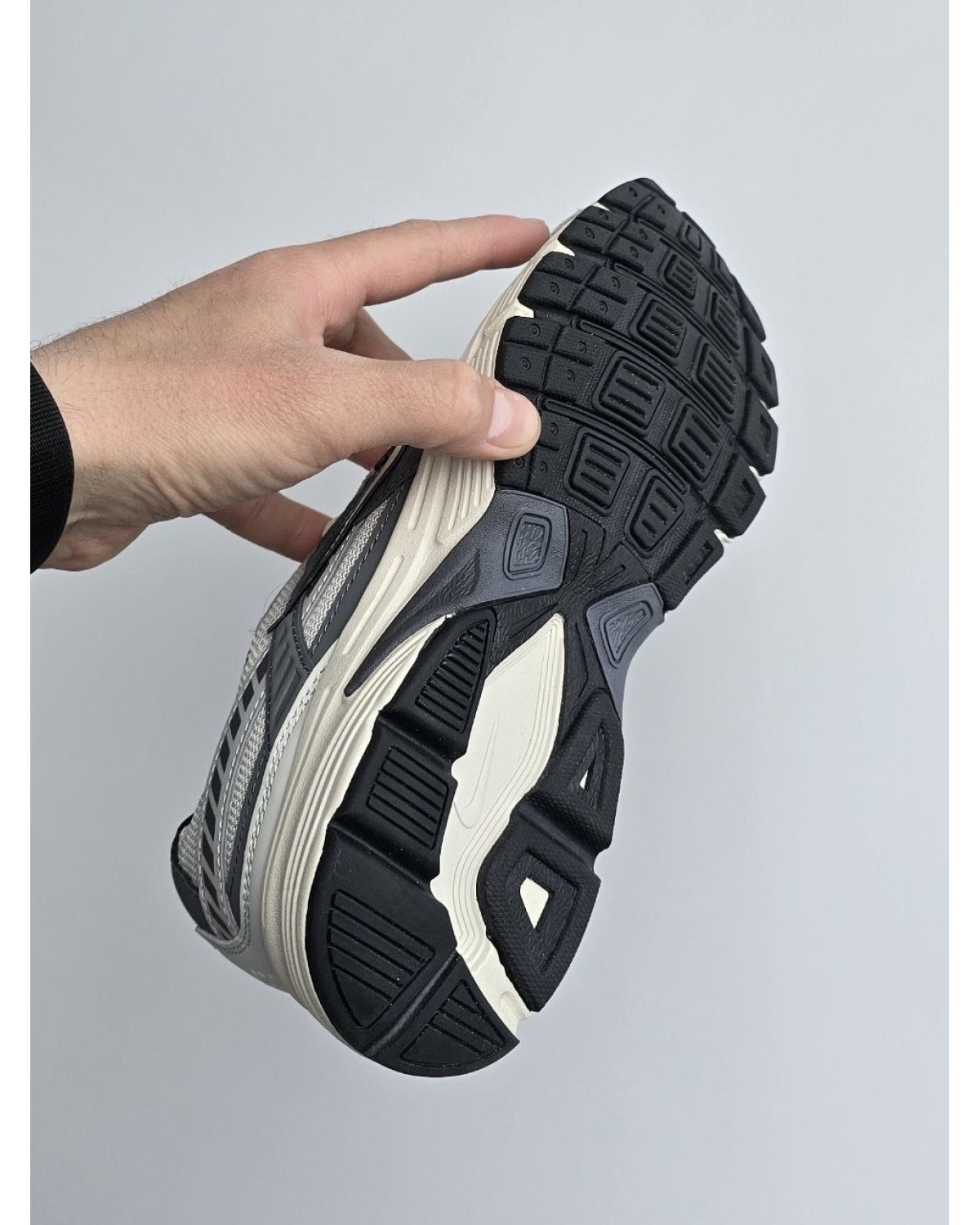 Nike Initiator Light Grey