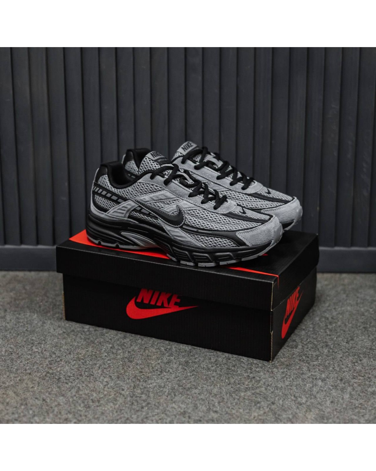 Nike Initiator
