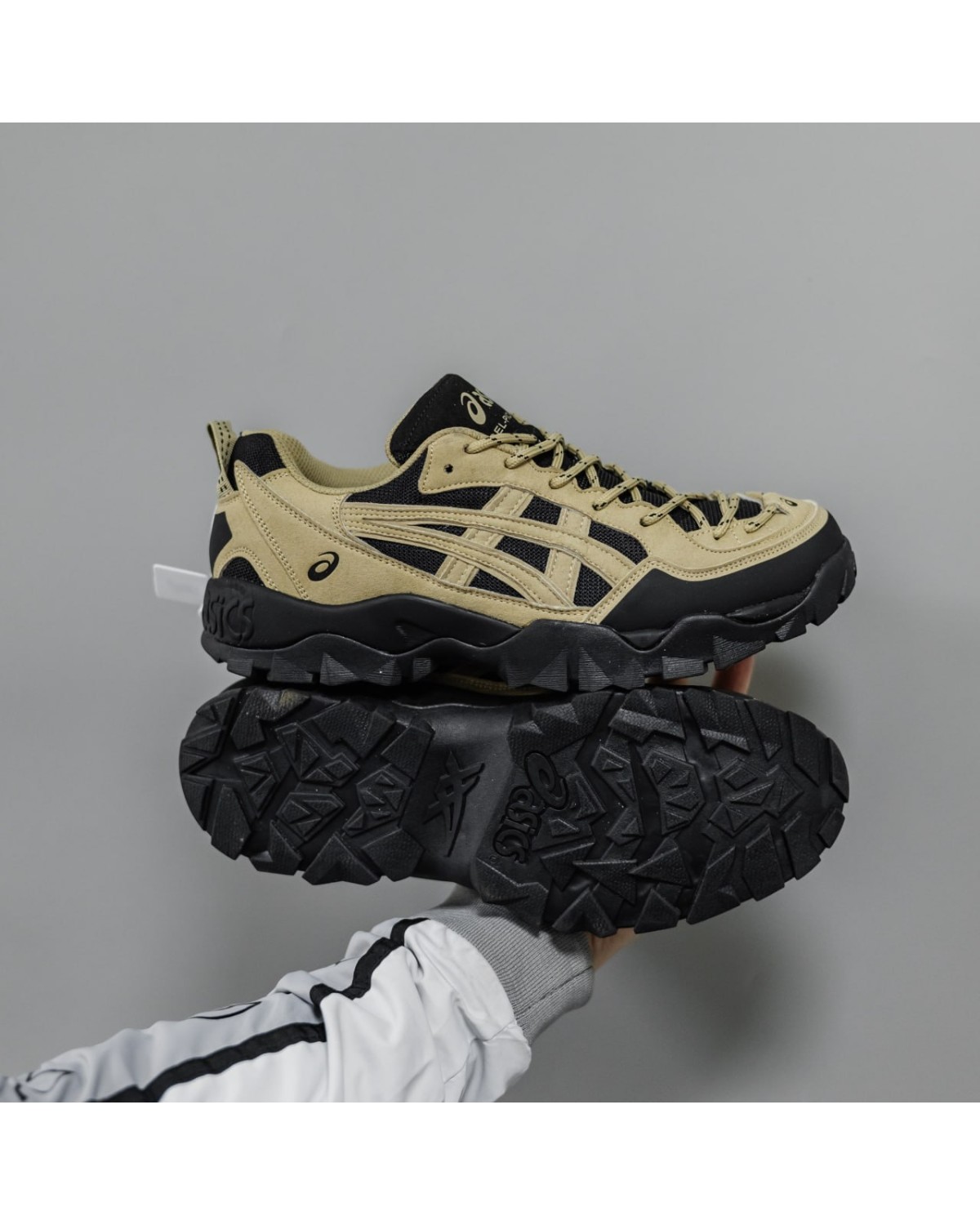 Asics Gel-Pickax Beige Black