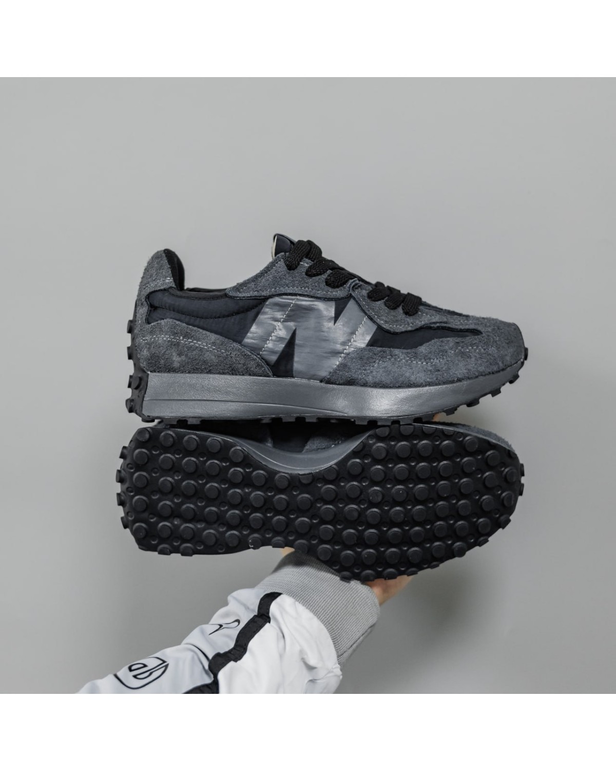 New Balance 327 Black Grey New Balance 327 Black Grey