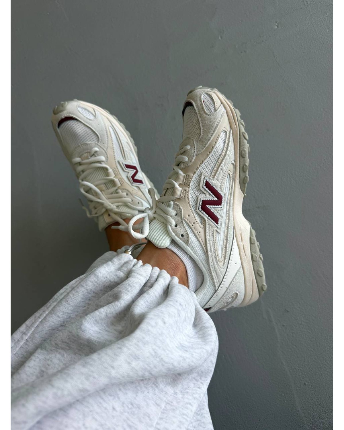New Balance 204L Cream/Burgundy New Balance 204L Cream/Burgundy