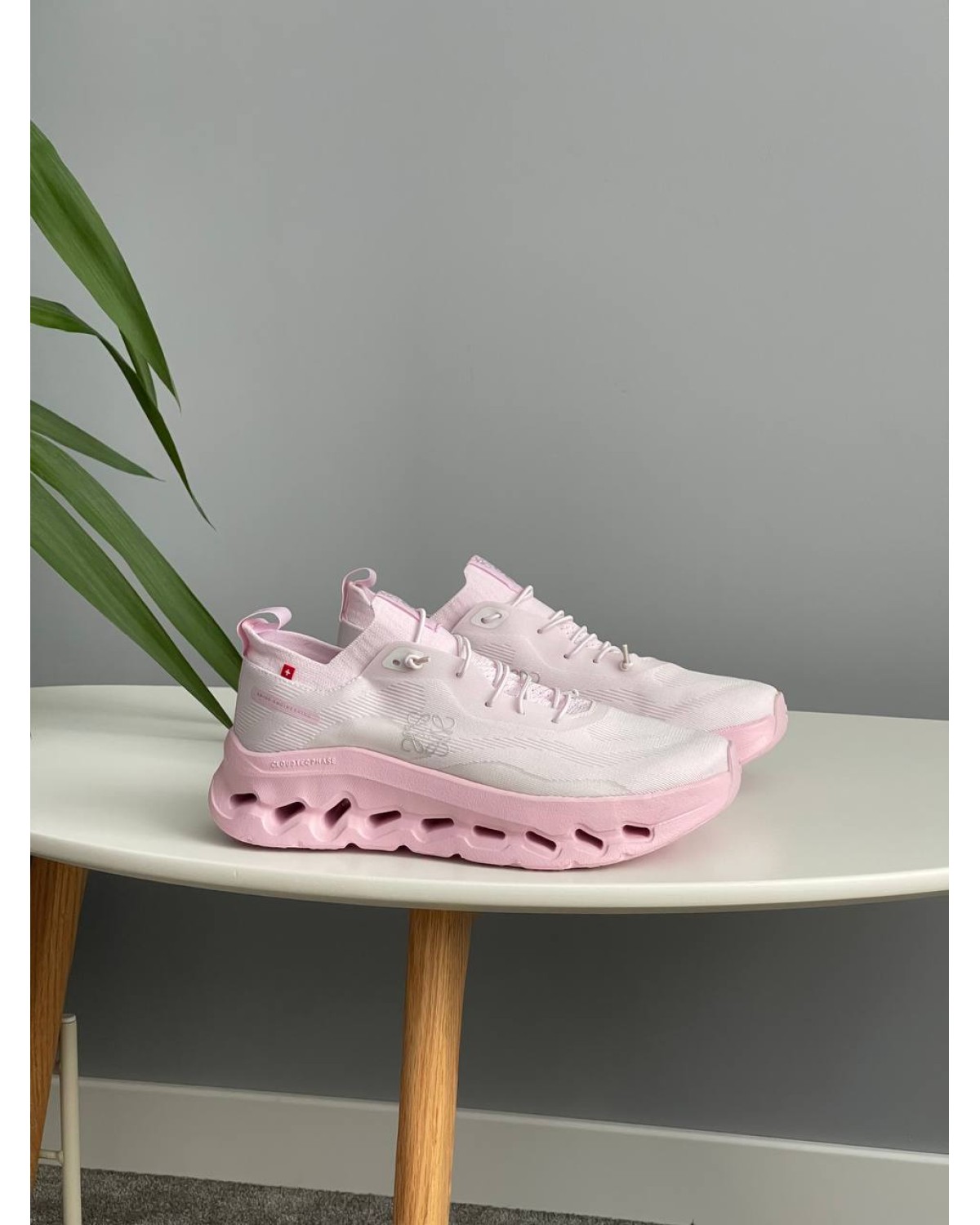 ON Running Cloudtilt x Loewe Pale Pink