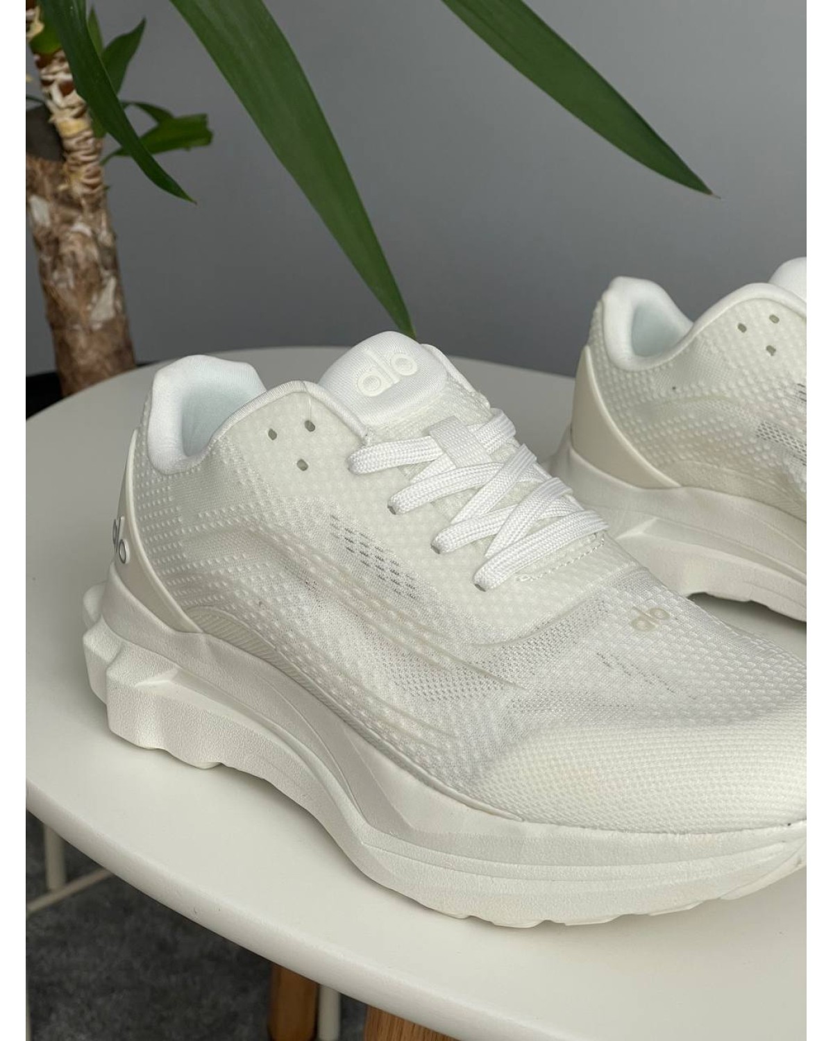 Alo Yoga Runner White