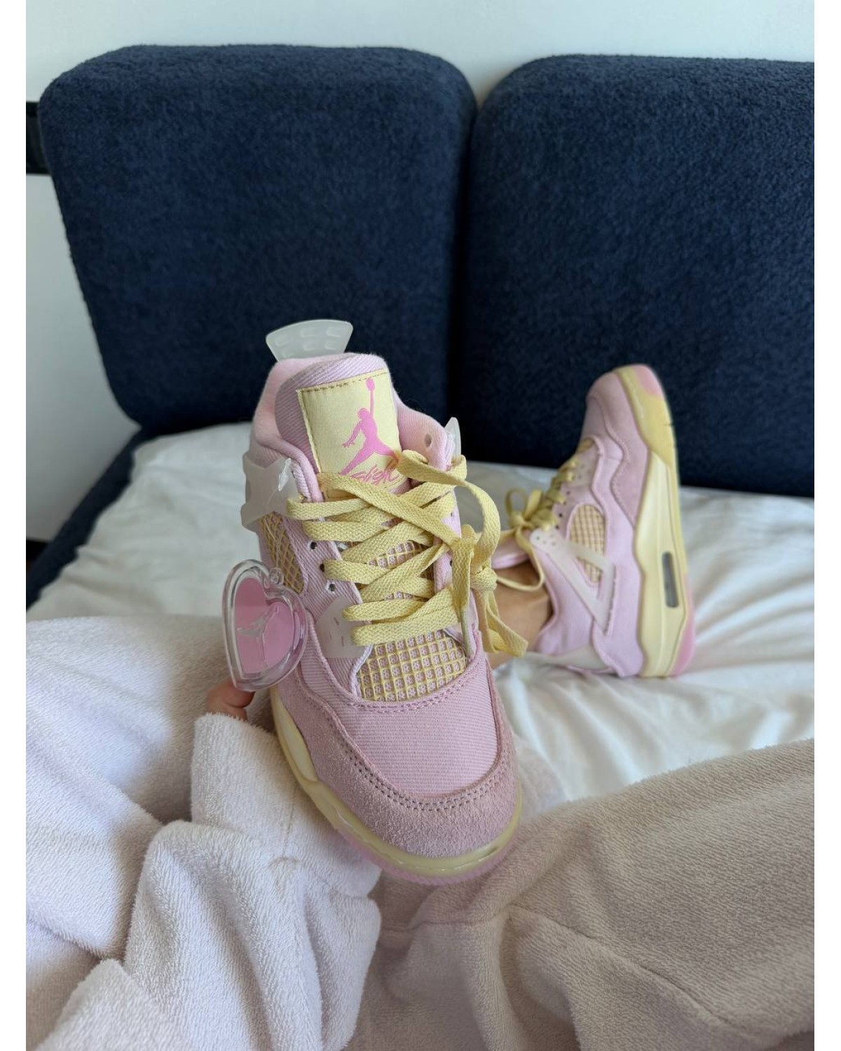 Nike Air Jordan 4 Pearl Pink / Iced Carmine Nike Air Jordan 4 Pearl Pink / Iced Carmine