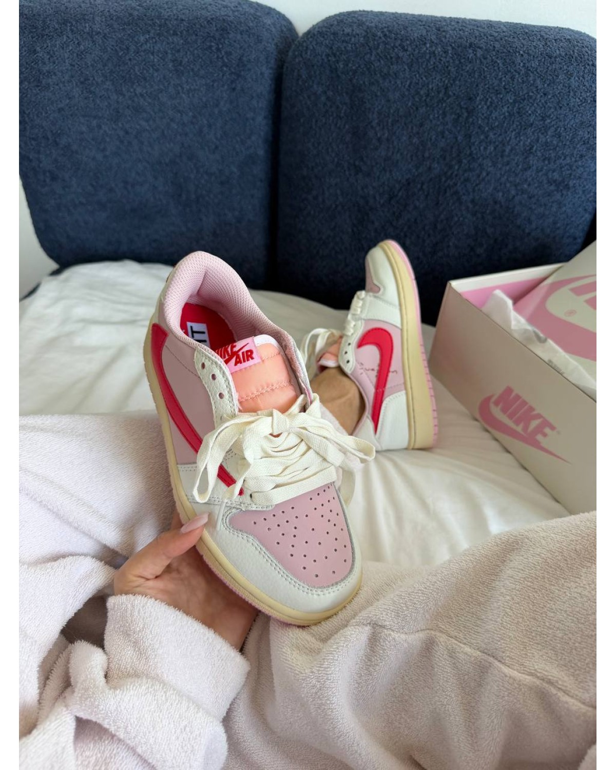 Nike Air Jordan 1 x Travis Scott Pink / Red / Sail