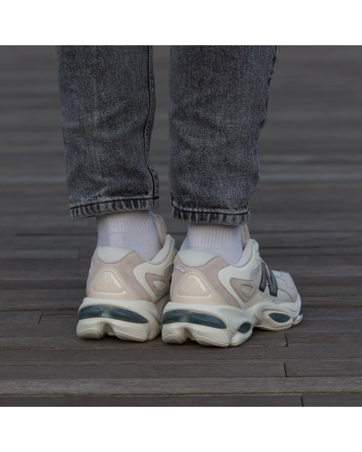 New Balance 983 Beige