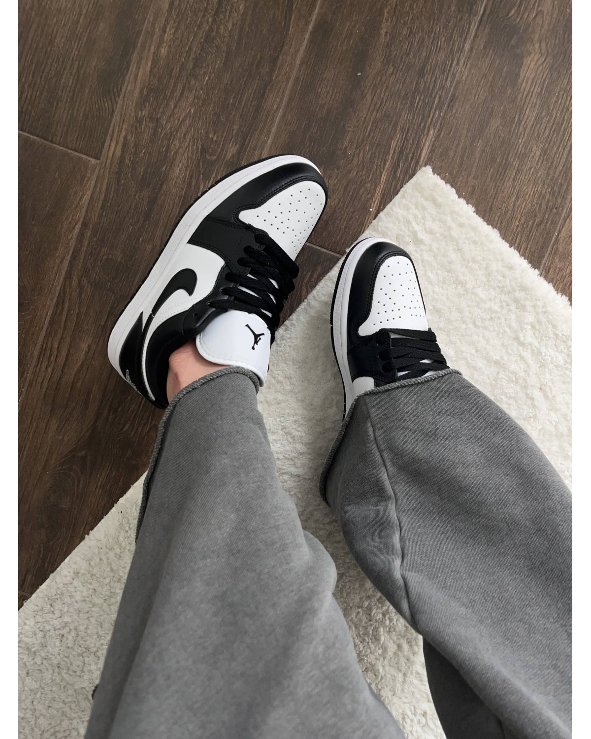 Jordan 1 Low Black White