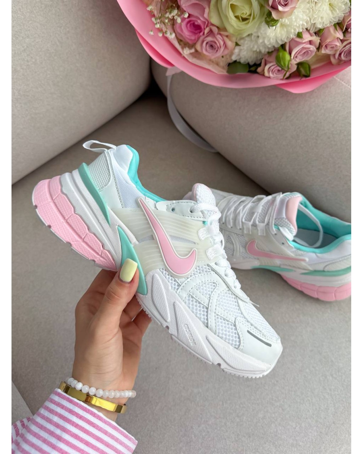 Nike V2K Runtekk White/Pink