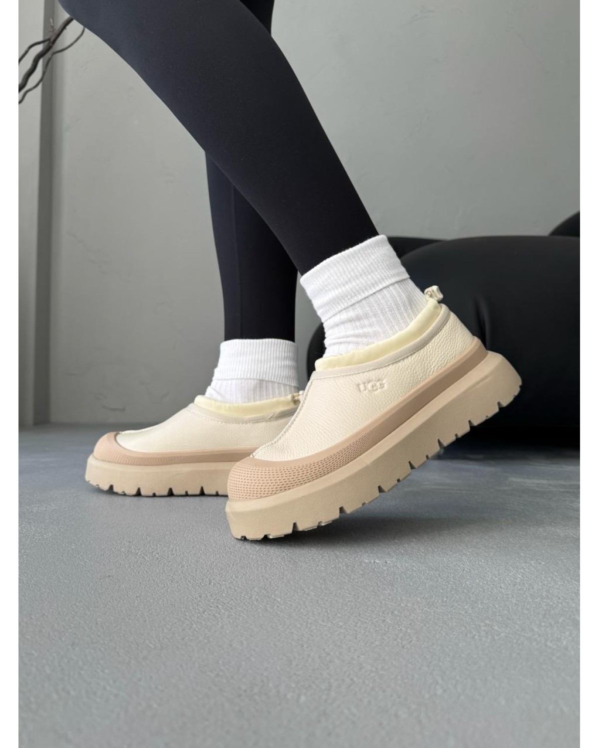 Ugg Tasman Hybrid Beige