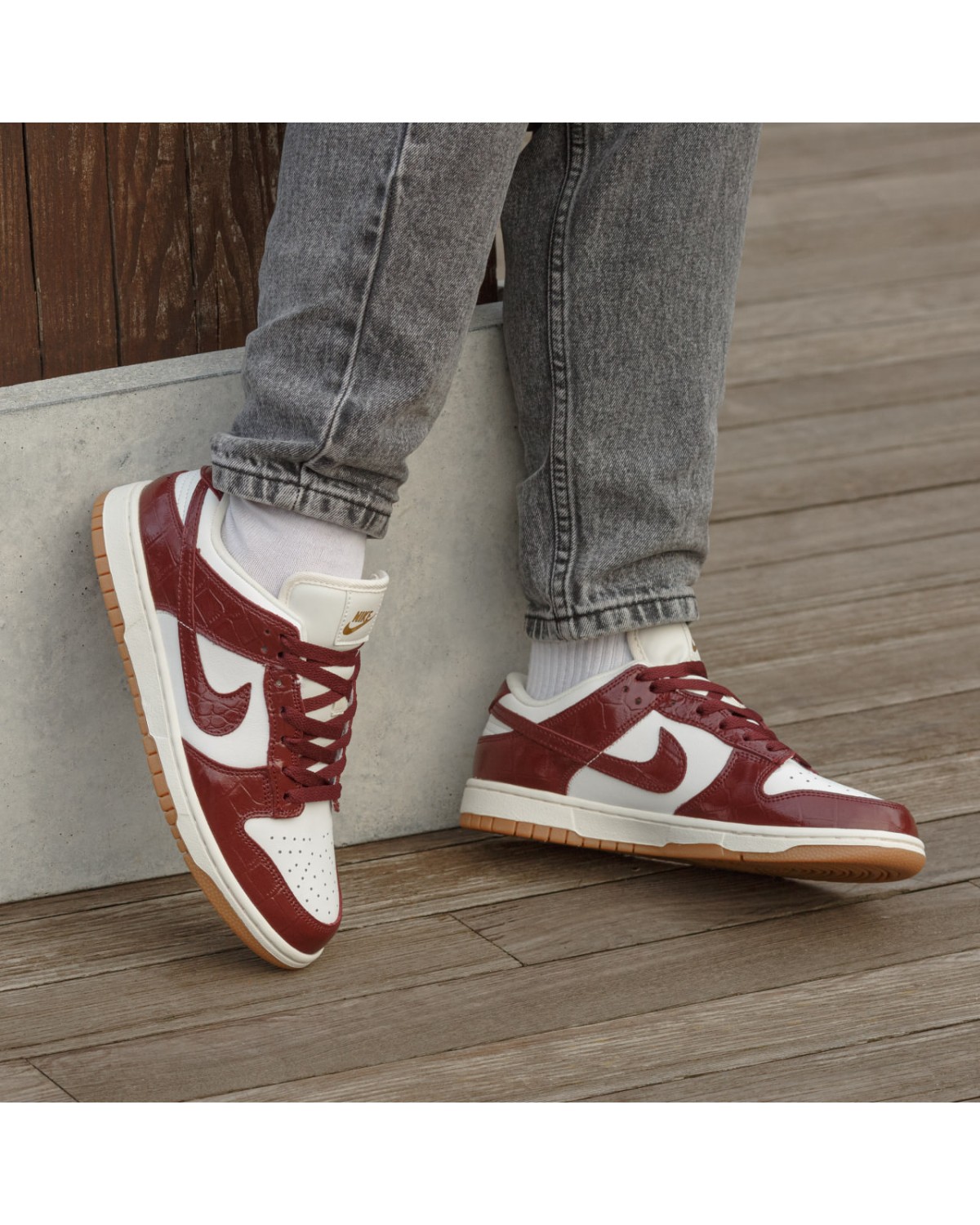 Nike Sb Dunk Burgundy