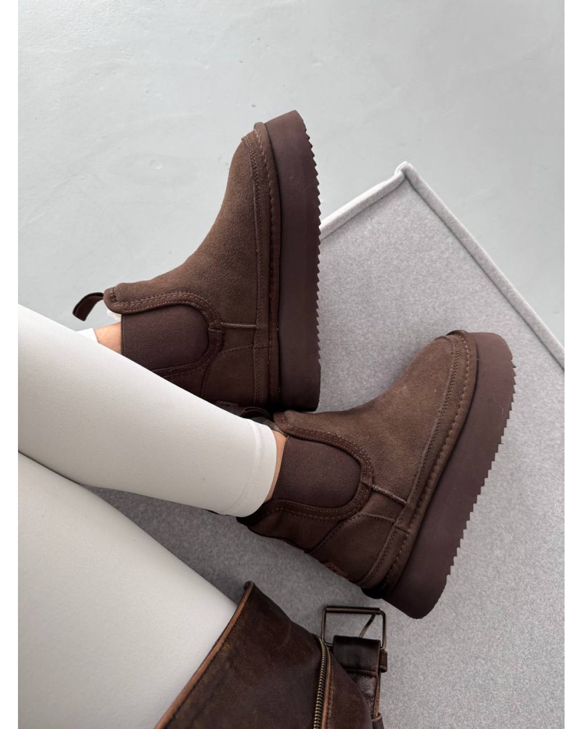 Ugg Chelsea Dark Chocolate Suede Ugg Chelsea Dark Chocolate Suede