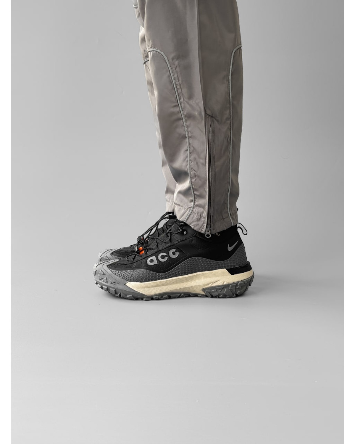 Nike ACG Mountain Fly Black/Gray Waterproof Fur