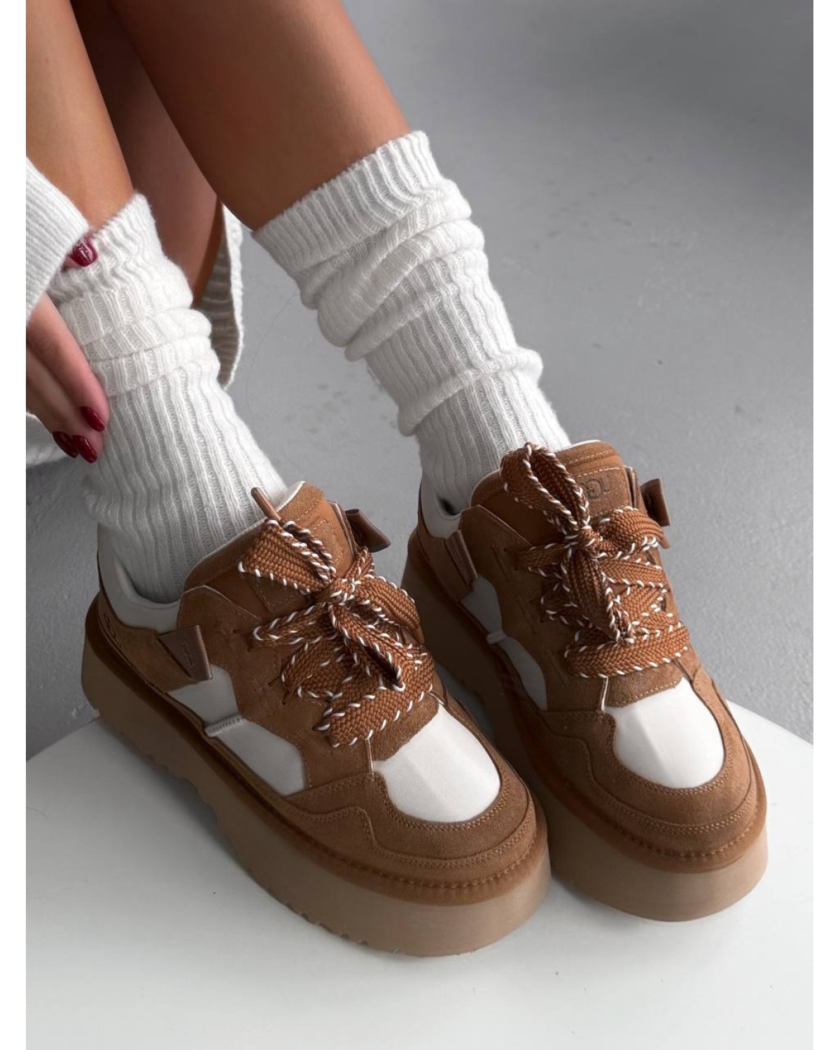 UGG Astromel Chestnut