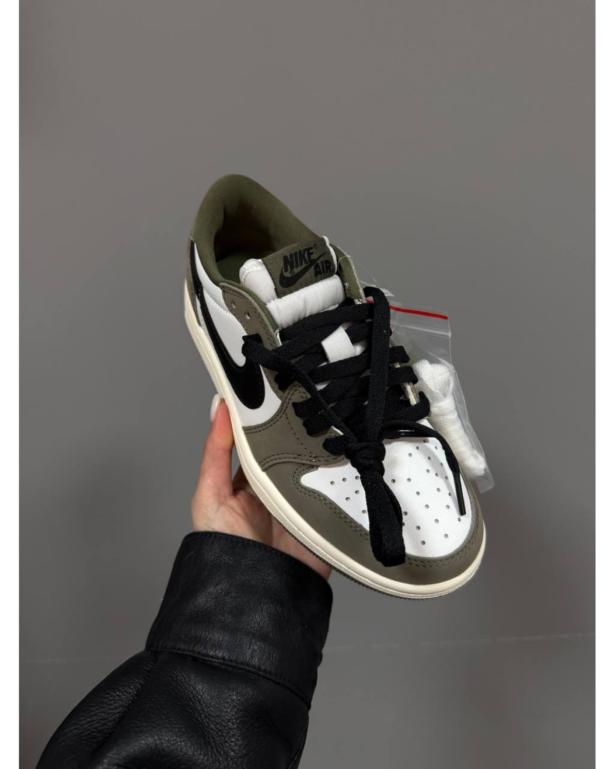 Air Jordan Retro 1 Medium Olive