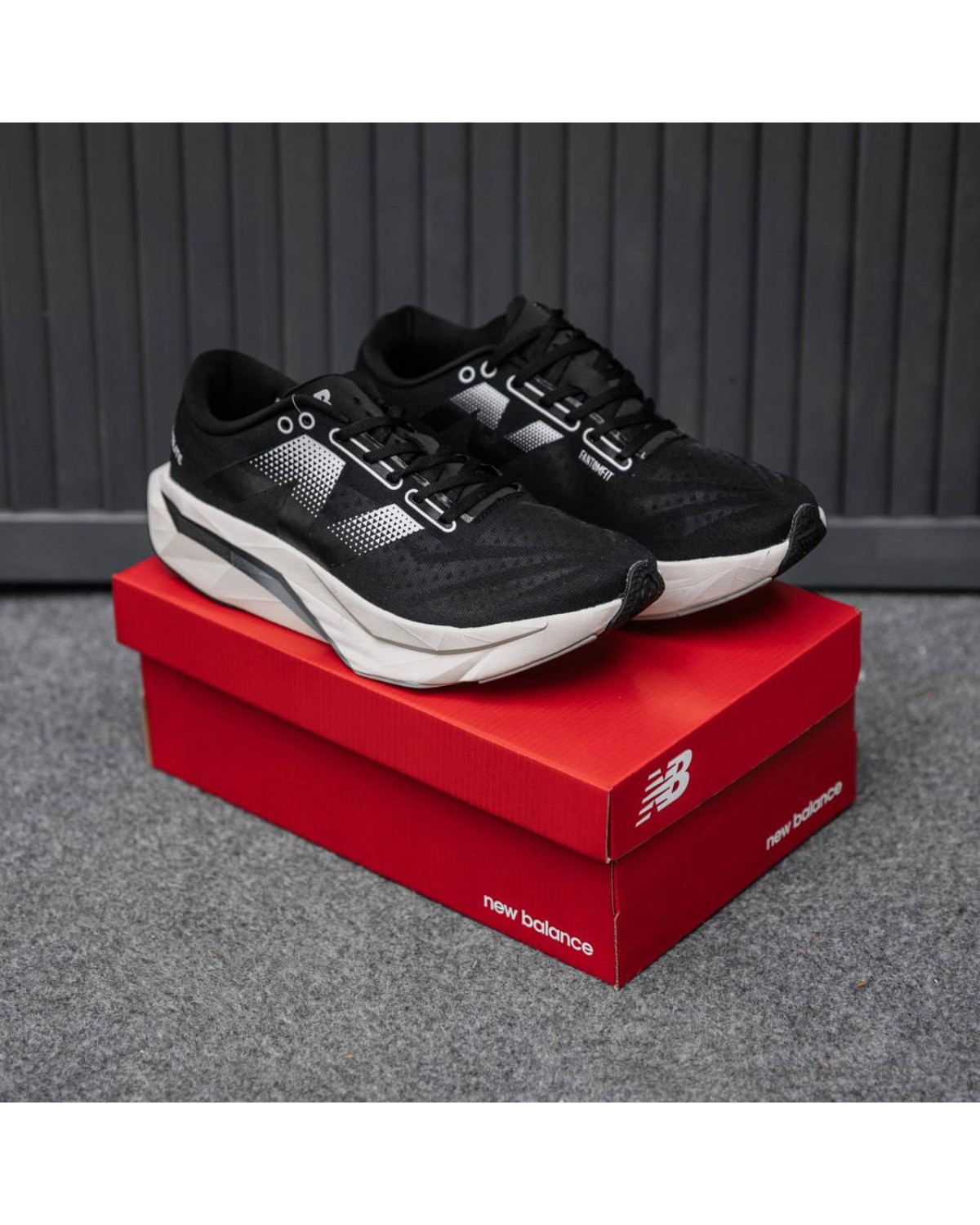 New Balance Elite V4