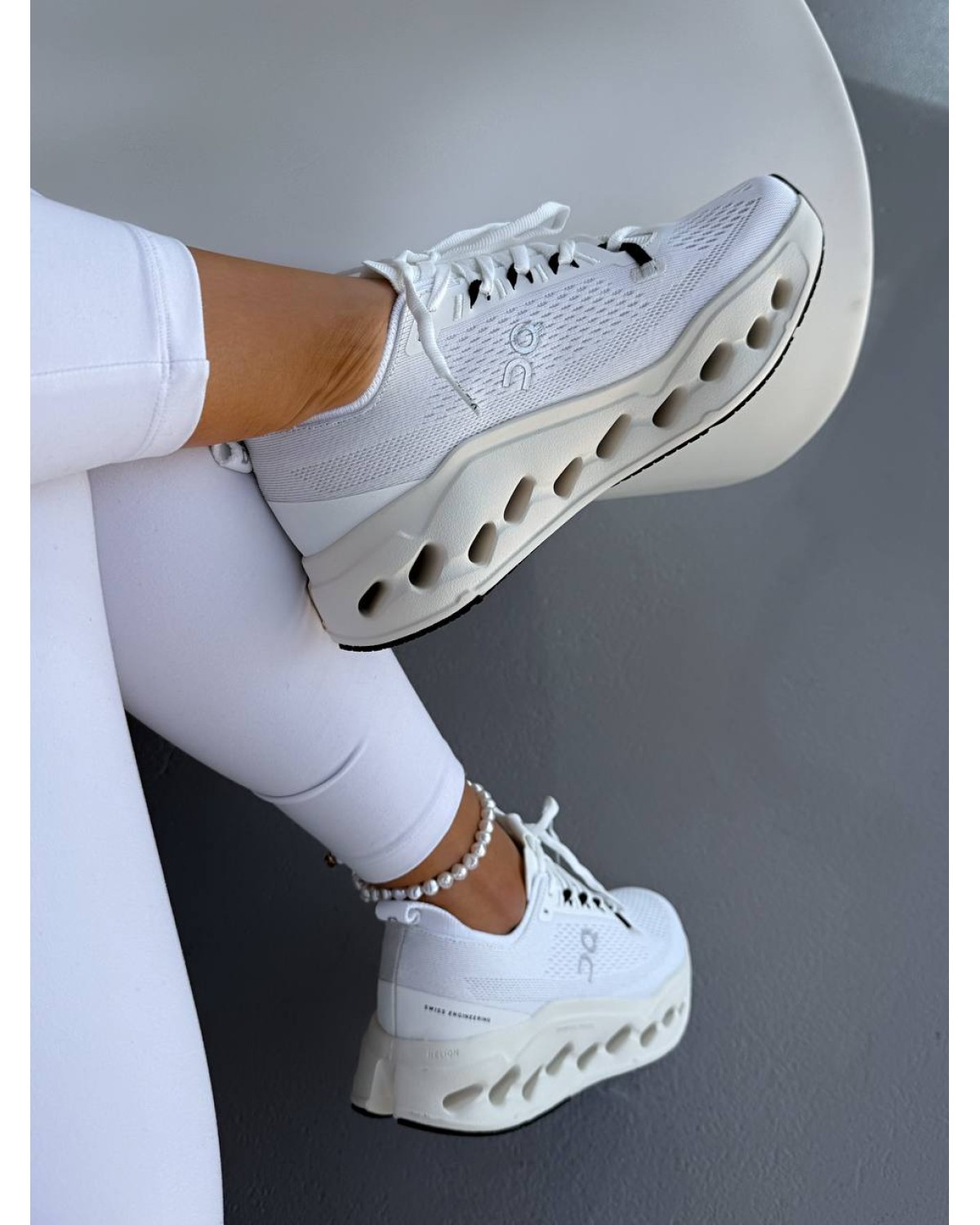 ON Cloudtilt Total White