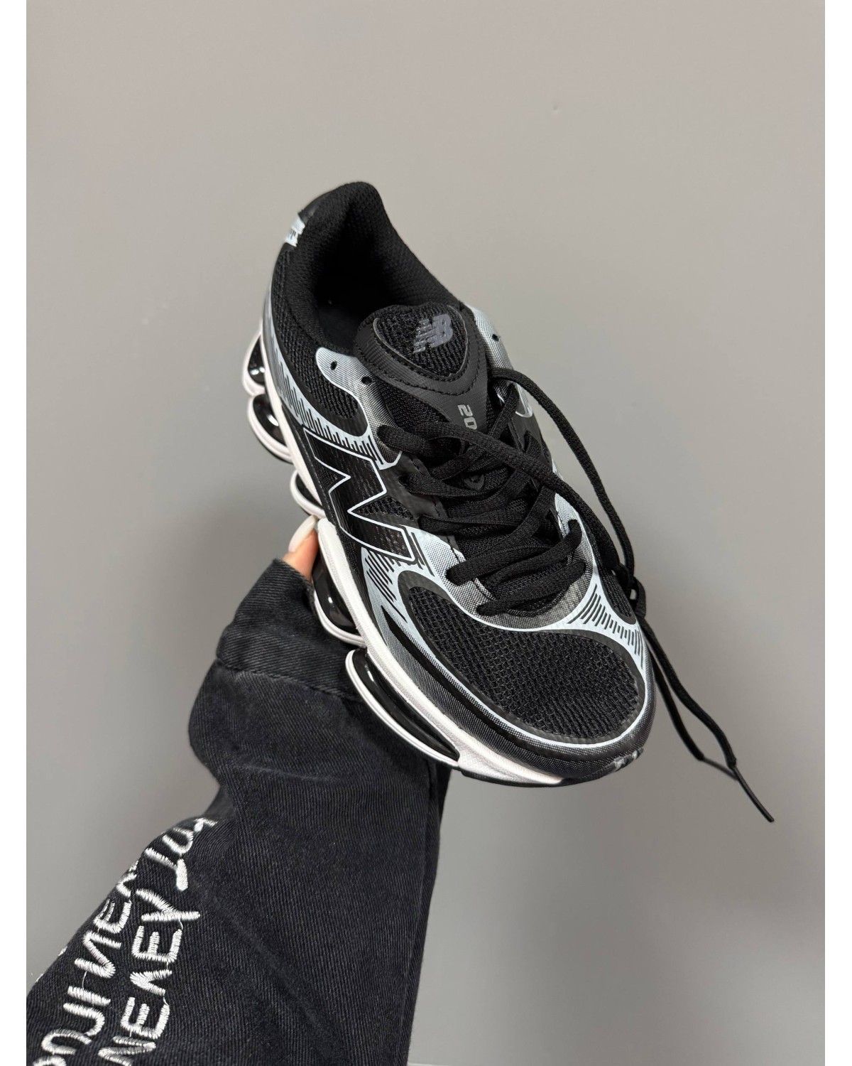 New Balance 2000 Black/White/Metallic