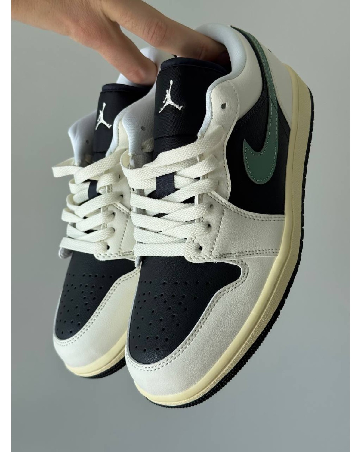 Jordan 1 Low Retro ‘Jade Smoke’