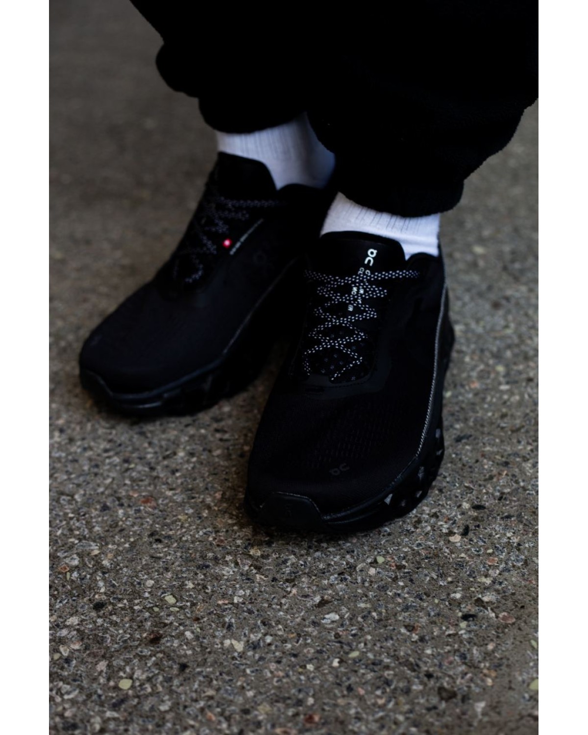 On Cloudmonster 2 Running Black/Grey
